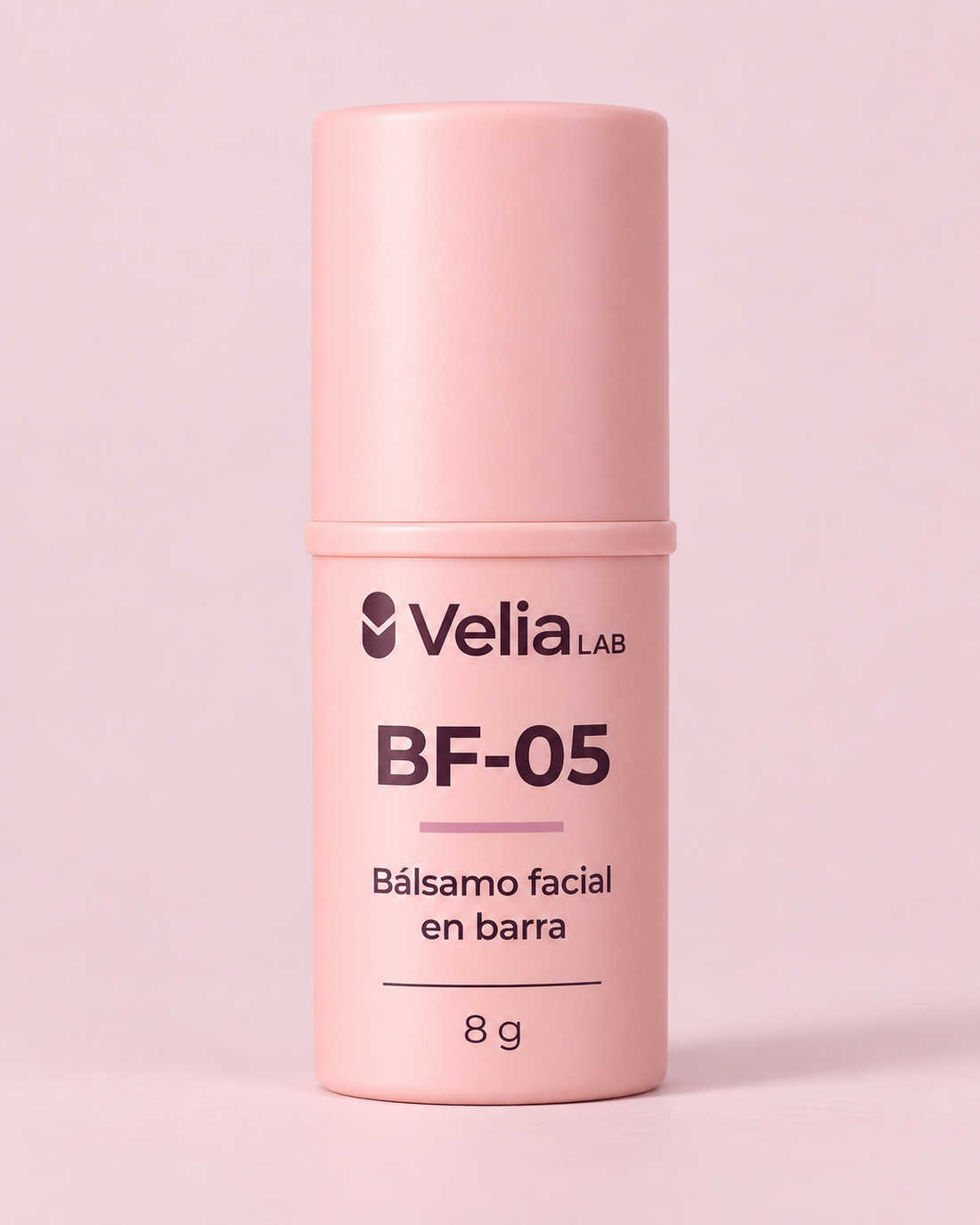 Bálsamo sérum facial BF-05 Velia Lab sobre fondo rosa pálido